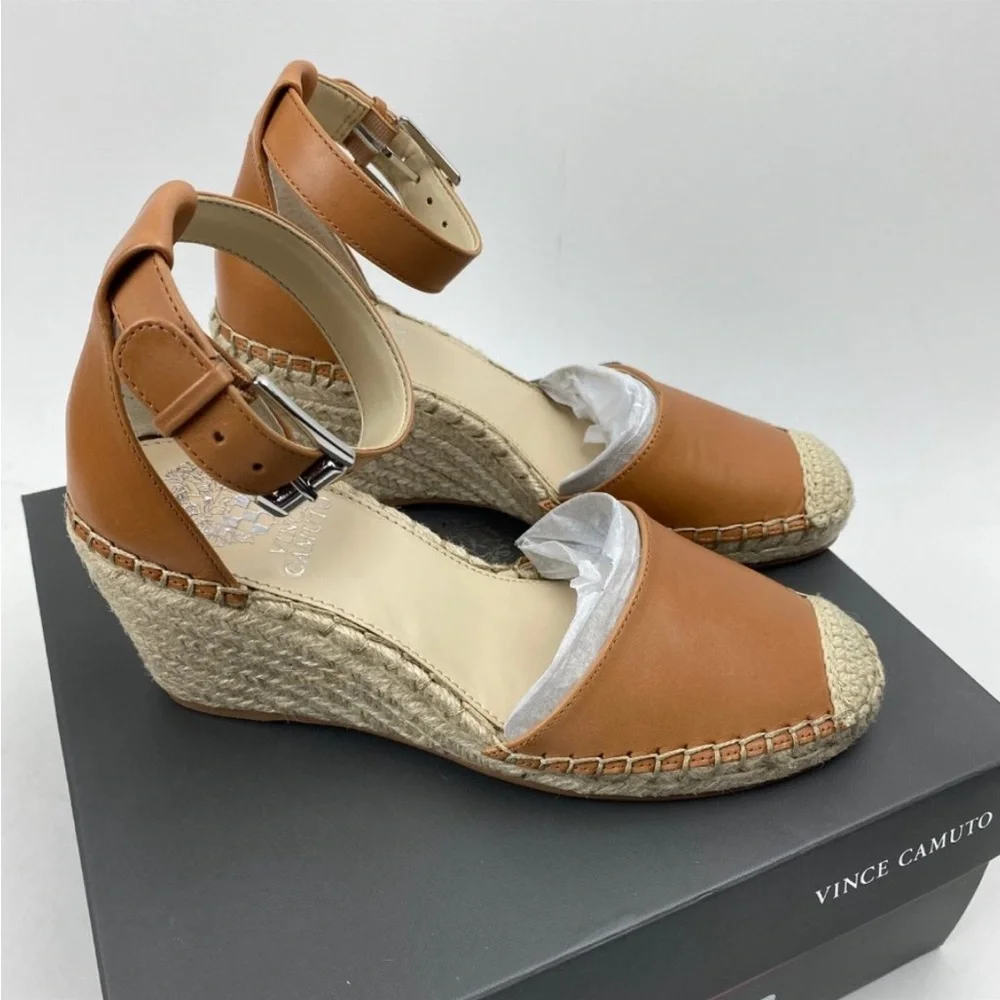 Vince Camuto - Picture 4 of 4